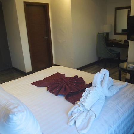 Savoey Hotel Lahore Esterno foto