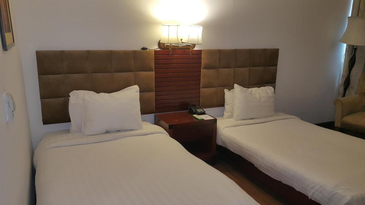 Savoey Hotel Lahore Esterno foto
