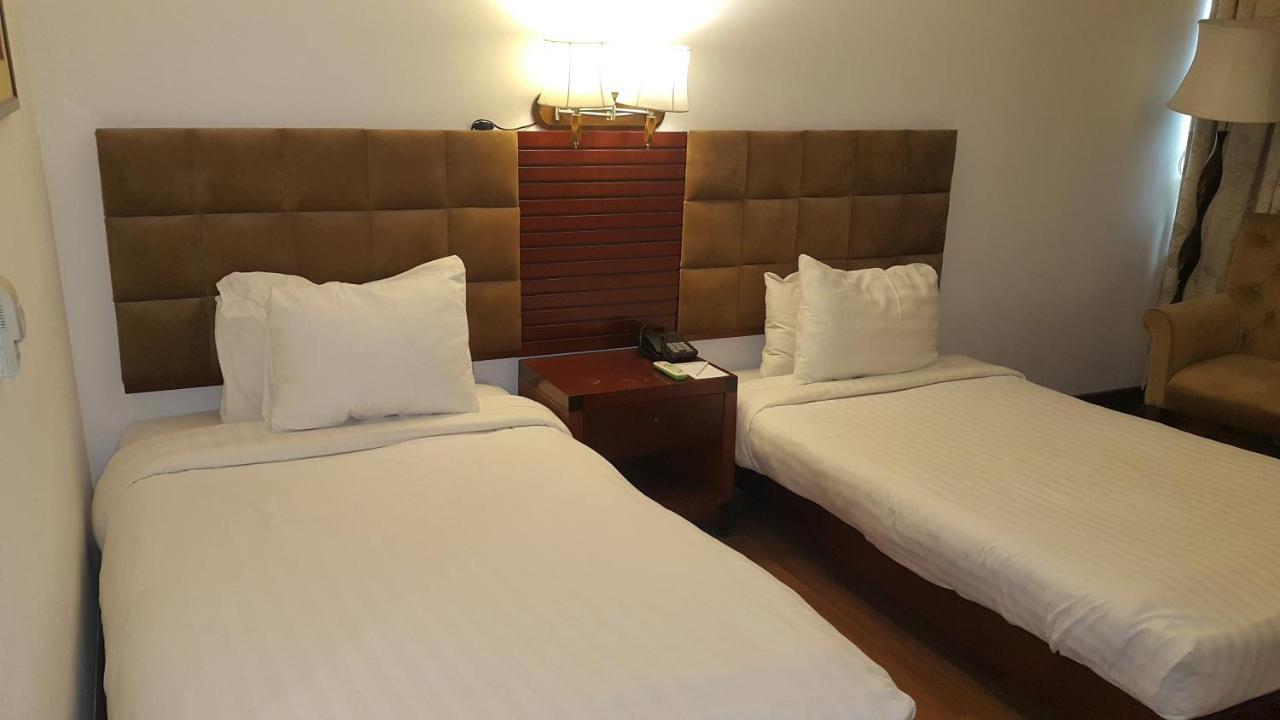 Savoey Hotel Lahore Esterno foto