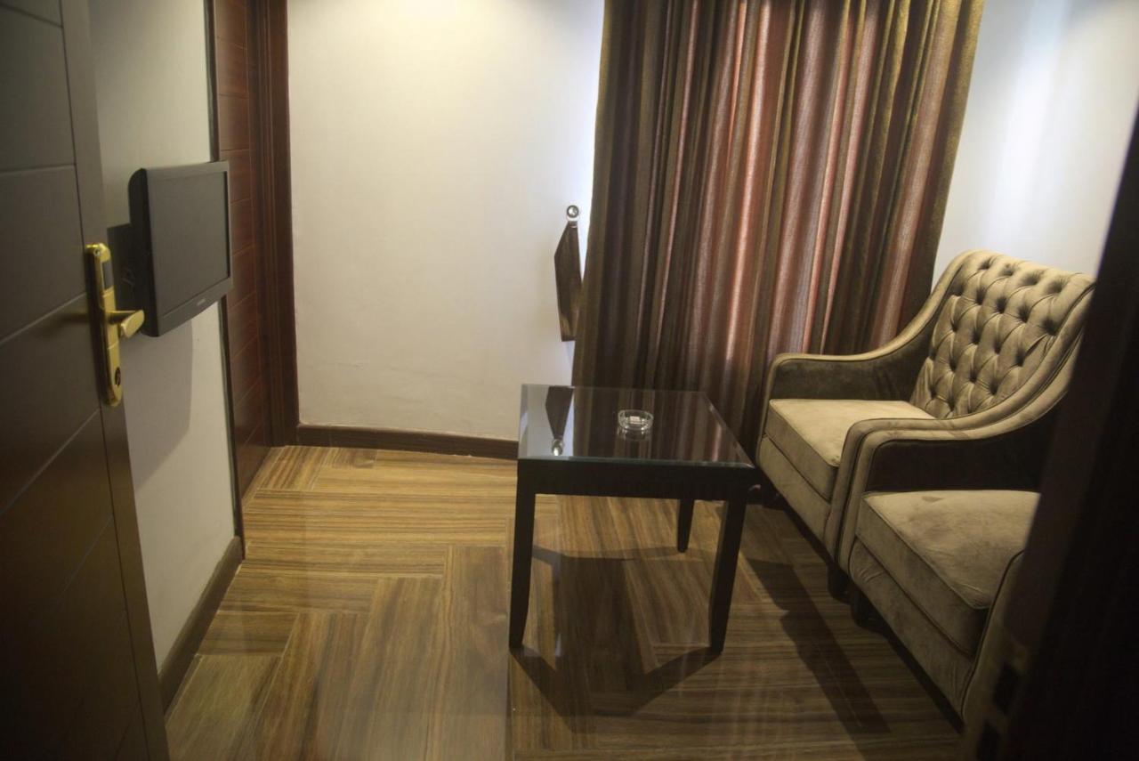 Savoey Hotel Lahore Esterno foto