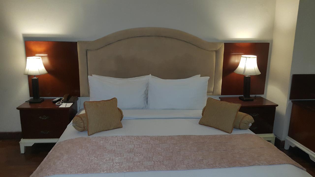 Savoey Hotel Lahore Esterno foto